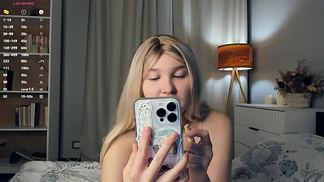 ErinBissonnette online show from October 26, 7:20 pm