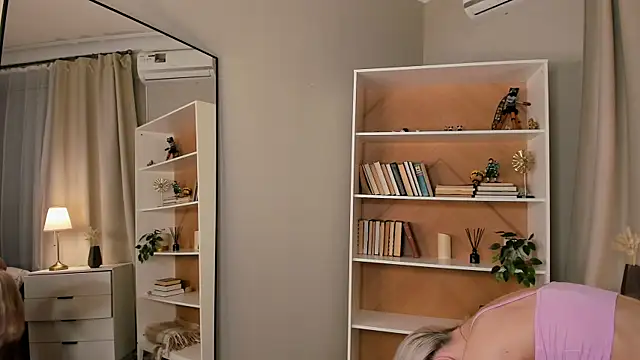 ErinBissonnette online show from April 14, 6:03 pm