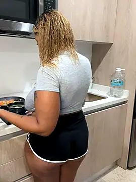 Snapshot of x_deluLuz_x chatting on October 16, 3:07 am x deluLuz x online show from October 16, 3:07 am