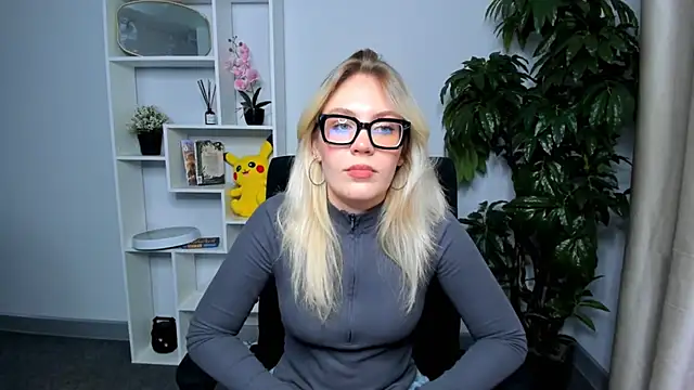 Snapshot of GraceCaldwell chatting on October 23, 12:04 pm GraceCaldwell online show from October 23, 12:04 pm