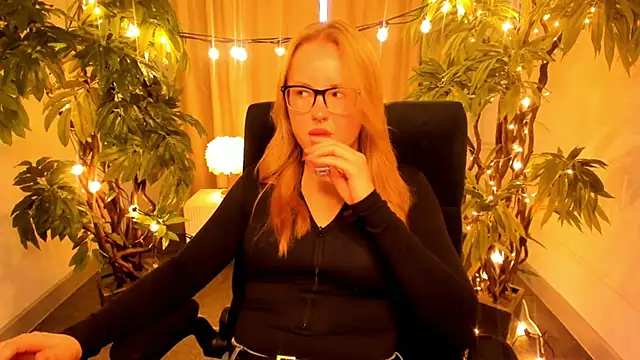 JudithWilson online show from November 10, 10:36 am