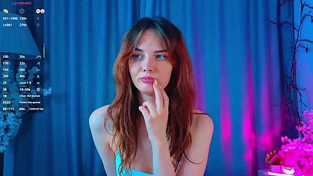 Snapshot of LisaDrake chatting on October 6, 7:33 pm LisaDrake online show from October 6, 7:33 pm