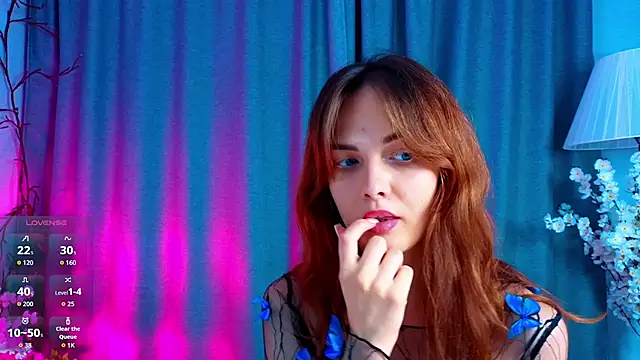 Snapshot of LisaDrake chatting on October 12, 8:19 pm LisaDrake online show from October 12, 8:19 pm