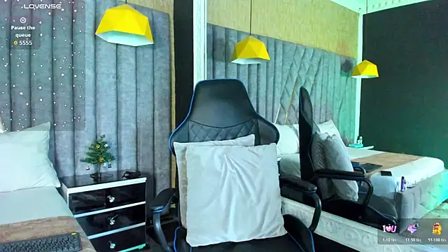 SkylerBloomm online show from December 21, 3:02 am