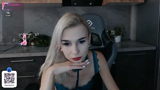 DevilishKayla online show from September 15, 2:39 pm