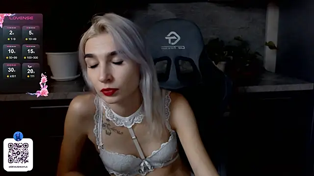 DevilishKayla online show from October 6, 2:25 pm