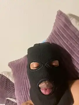 Snapshot of fitsexyman chatting on April 5, 9:34 pm fitsexyman online show from April 5, 9:34 pm