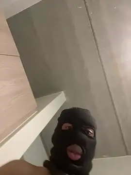 Snapshot of fitsexyman chatting on April 6, 4:46 am fitsexyman online show from April 6, 4:46 am