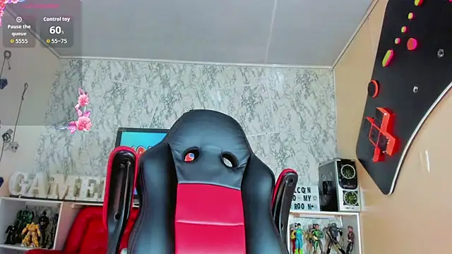 Snapshot of Candy_Walker_ chatting on October 13, 7:14 pm Candy Walker online show from October 13, 7:14 pm