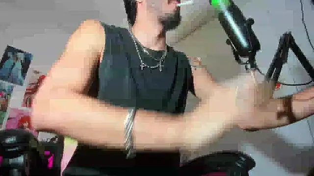 Snapshot of LovexJuxn_ chatting on November 28, 1:58 pm LovexJuxn online show from November 28, 1:58 pm