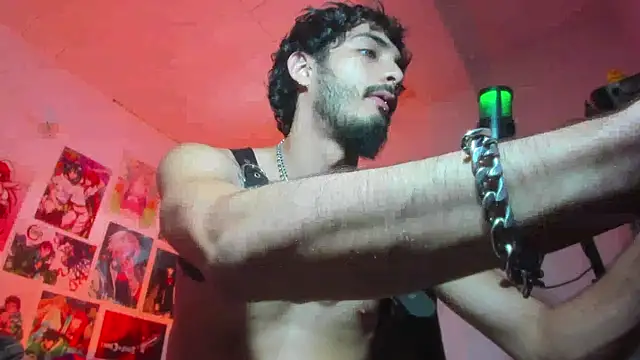 Snapshot of LovexJuxn_ chatting on December 13, 7:53 pm LovexJuxn online show from December 13, 7:53 pm