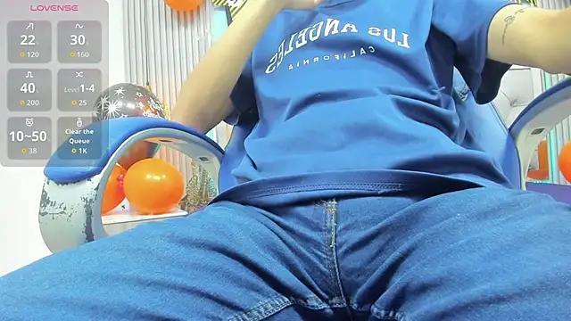 SantiagoRusso18 online show from November 3, 6:31 pm