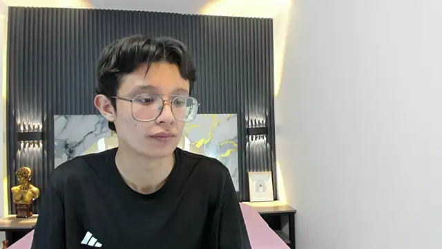 SantiagoRusso18 online show from November 10, 1:32 pm