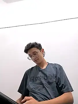 SantiagoRusso18 online show from January 12, 12:05 am