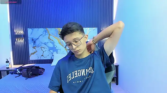 SantiagoRusso18 online show from February 6, 7:06 pm