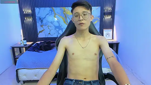 SantiagoRusso18 online show from February 7, 7:06 pm