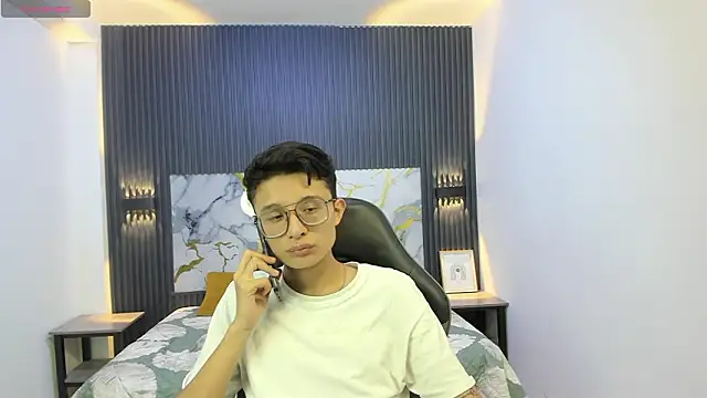 SantiagoRusso18 online show from February 21, 8:10 pm