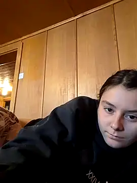 YoungLiisaxx online show from September 16, 7:42 am