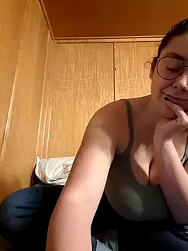 YoungLiisaxx online show from November 17, 11:43 pm