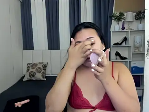 TsUncutKaren online show from February 11, 5:34 am