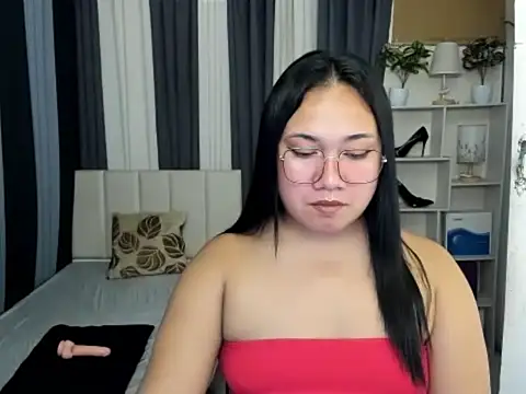 TsUncutKaren online show from February 24, 5:22 pm