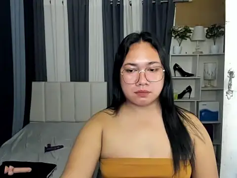 TsUncutKaren online show from March 8, 2:04 am