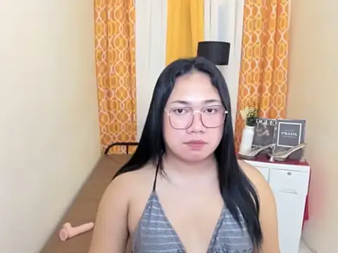 TsUncutKaren online show from April 10, 12:43 pm