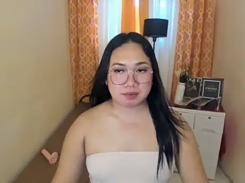 TsUncutKaren online show from April 12, 5:34 am