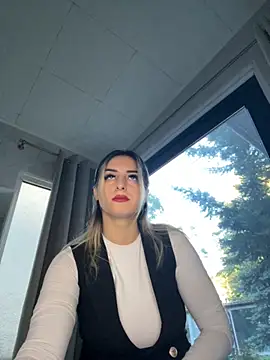 Snapshot of Ella_Vee chatting on September 18, 4:47 am Ella Vee online show from September 18, 4:47 am