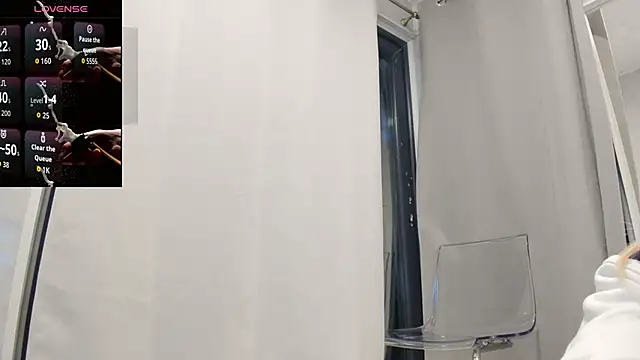 Snapshot of Ella_Vee chatting on October 4, 3:59 am Ella Vee online show from October 4, 3:59 am