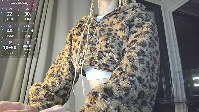 Snapshot of Ella_Vee chatting on October 21, 2:45 am Ella Vee online show from October 21, 2:45 am