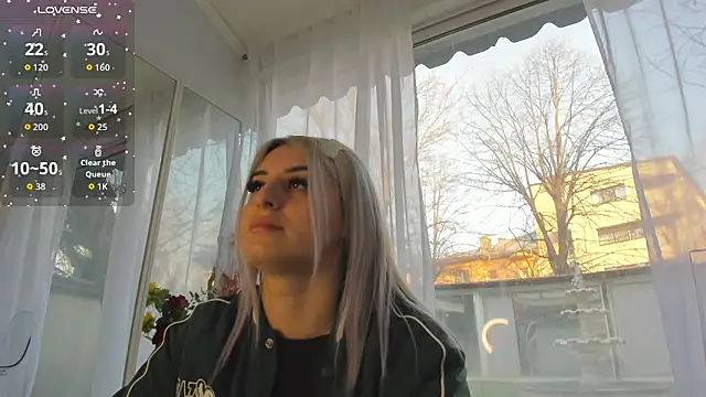 Ella Vee online show from March 17, 5:44 am