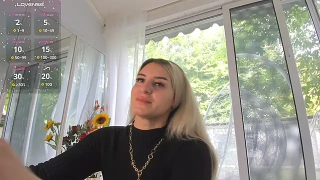 Ella Vee online show from June 2, 6:15 am