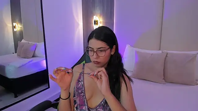 desireee  online show from February 17, 12:23 pm