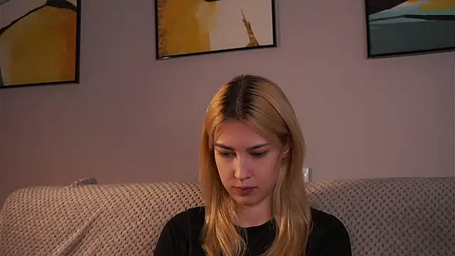 AngelicRice online show from April 3, 1:20 pm