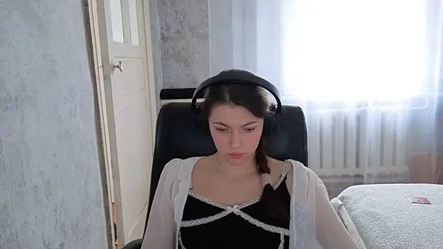 CutieAnny online show from October 31, 4:24 am