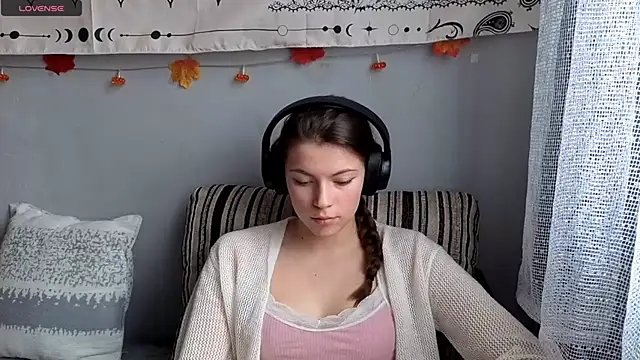 CutieAnny online show from November 27, 7:10 am