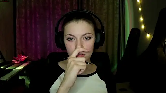 CutieAnny online show from March 25, 7:09 pm