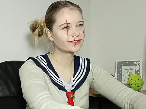 LydiaYoung online show from October 31, 7:15 pm