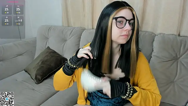 EvaBlimey online show from October 16, 4:46 am