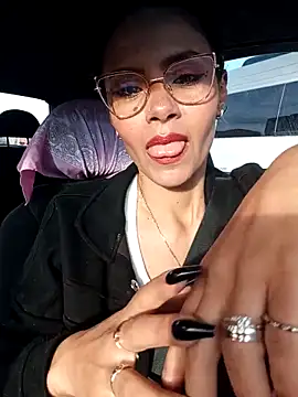 BellaHaddid online show from October 2, 11:39 am