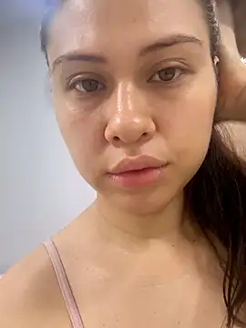 Snapshot of Layla_fontainex_x chatting on June 2, 11:45 am Layla fontainex x online show from June 2, 11:45 am