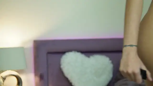 Snapshot of MichelleHalo chatting on October 2, 6:37 pm MichelleHalo online show from October 2, 6:37 pm