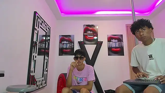 LONDON BOYS1 online show from September 12, 7:19 am