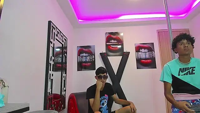 LONDON BOYS1 online show from September 13, 7:19 am