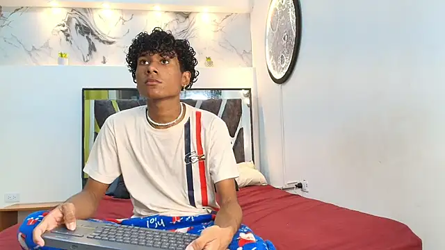 LONDON BOYS1 online show from October 13, 1:27 am