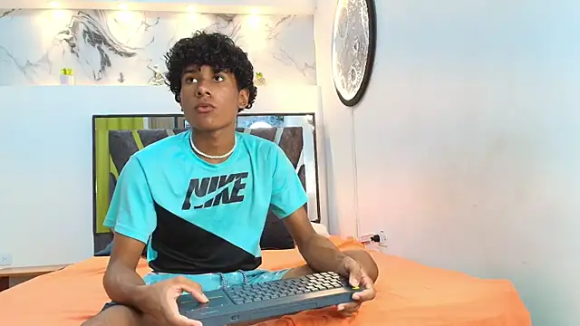 LONDON BOYS1 online show from October 15, 1:17 am