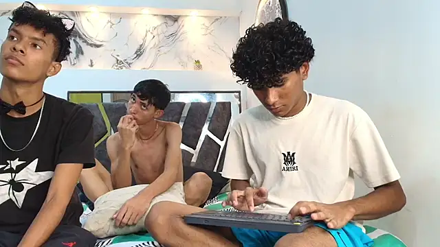 LONDON BOYS1 online show from October 17, 2:48 am