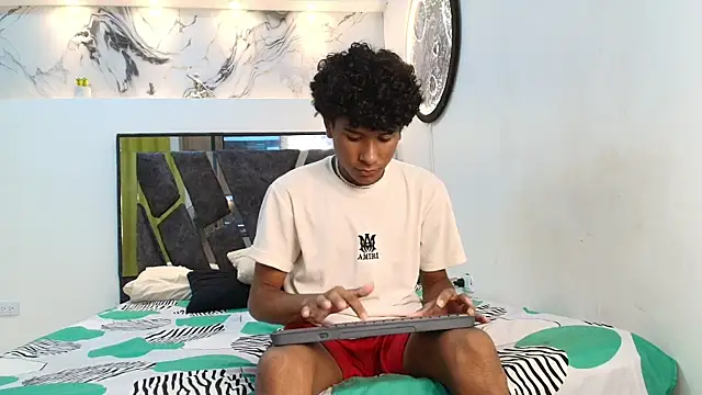 LONDON BOYS1 online show from October 21, 1:17 am