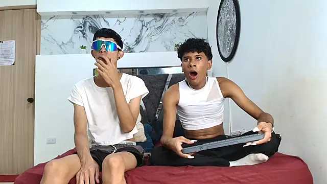 LONDON BOYS1 online show from October 31, 1:39 am